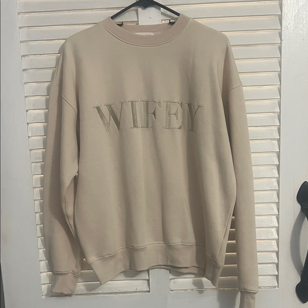 Medium Cream 'Wifey' women’s crew neck sweatshirt Sweater